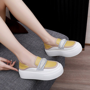 Nuevo estilo de zapatos de mujer a la moda con suela gruesa y pedrería, estilo coreano, versátiles y adecuados para todas las ocasiones. - Product Image 2