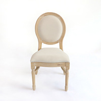 Chaise Louis ovale empilable en bois pour banquets et événements, avec coussin blanc – Vente en gros
