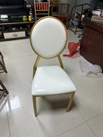 Chaise d'hôtel empilable en cuir doré en acier pour conférence, idéale pour les banquets et événements – Vente chaude en gros