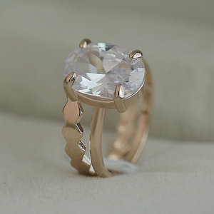Elegante anello con pietra ovale per donna, design con intarsi scintillanti, gioielli minimalisti alla moda - Product Image 3