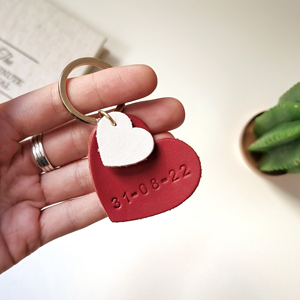 Llavero Personalizado de Cuero PU en Forma de Corazón con Iniciales Grabadas, Porta Llaves para Auto, Regalo de Aniversario Romántico - Product Image 5