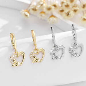 2025 alta calidad al por mayor arco corazón hueco 14K cobre chapado en oro incrustaciones de circón fiesta desgaste latón pendientes joyería de mujer - Product Image 1