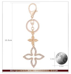 Llavero de Trébol con Cristales Brillantes y Pedrería, Hermoso Llavero de Metal con Trébol, Colgante de Moda para Bolsos de Mujer - Product Image 3