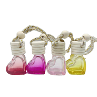 Diffuseur d'arômes miniature de 6 ml en forme de cœur rose, désodorisant pour voiture, flacon de parfum suspendu avec couvercle en bois et corde