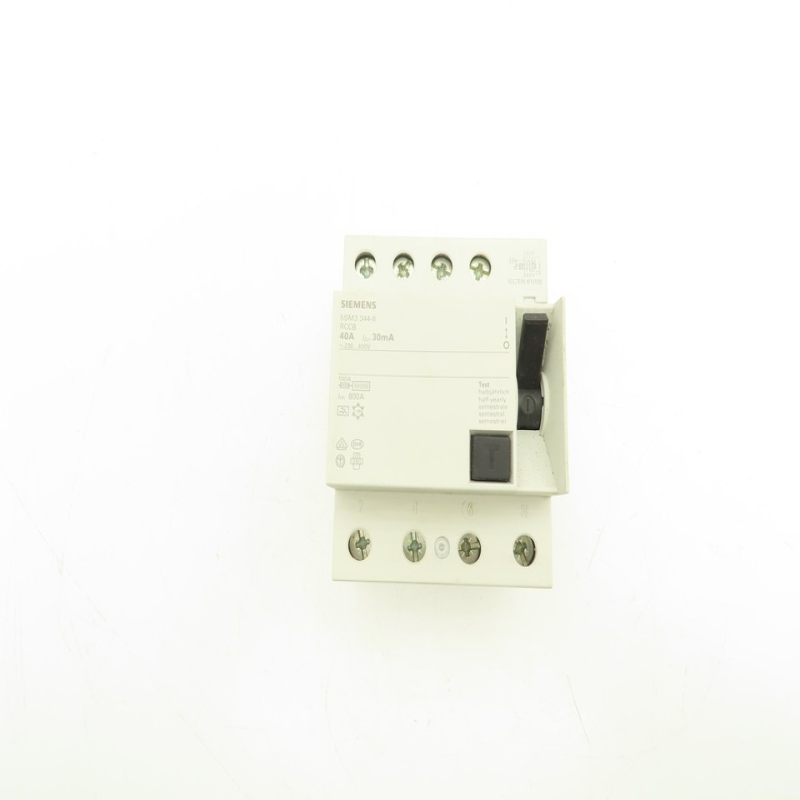 220 V 0 Hz Siemens 32A 4 Pole Miniature Circuit Breaker, Breaking
