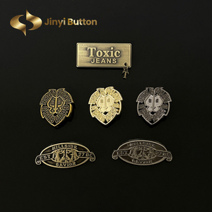 Jinyi nhà máy thương hiệu tùy chỉnh Bạc Vàng logo nhãn mũ giày túi quần áo Khắc dập nổi kim loại logo nhãn <span class=keywords><strong>tag</strong></span> tên tấm - Product Image 3