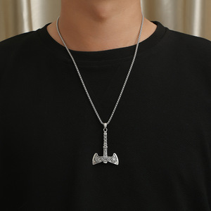 Collar de Acero de Titanio con Hacha Vikinga de Estilo Nórdico Retro, Colgante Personalizado de Acero Inoxidable para Hombre, Venta al por Mayor de Joyería Transfronteriza - Product Image 3