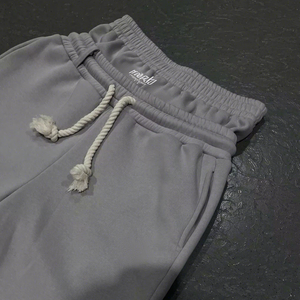 <span class=keywords><strong>Pantaloni</strong></span> <span class=keywords><strong>Larghi</strong></span> da <span class=keywords><strong>Uomo</strong></span> Personalizzati Essentials Neri Oversize con Gamba Svasata, Vita Doppia, Impermeabili in Poliestere - Product Image 1