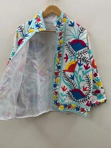 Veste courte Vintage Suzani, veste de broderie Suzani à la main, veste florale d'hiver veste courte Suzani Floral pour femmes - Product Image 2