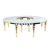 Table à manger serpentine dorée et blanche avec dessus en verre blanc pour hôtels, restaurants, mariages et utilisation en extérieur