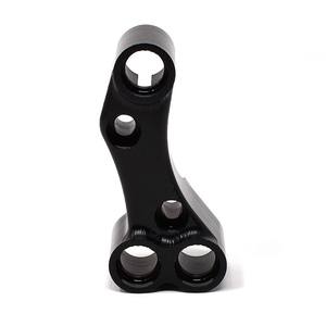 Alloggiamento per interruttore a 3 pulsanti sul manubrio destro (fori non allineati) - Product Image 5