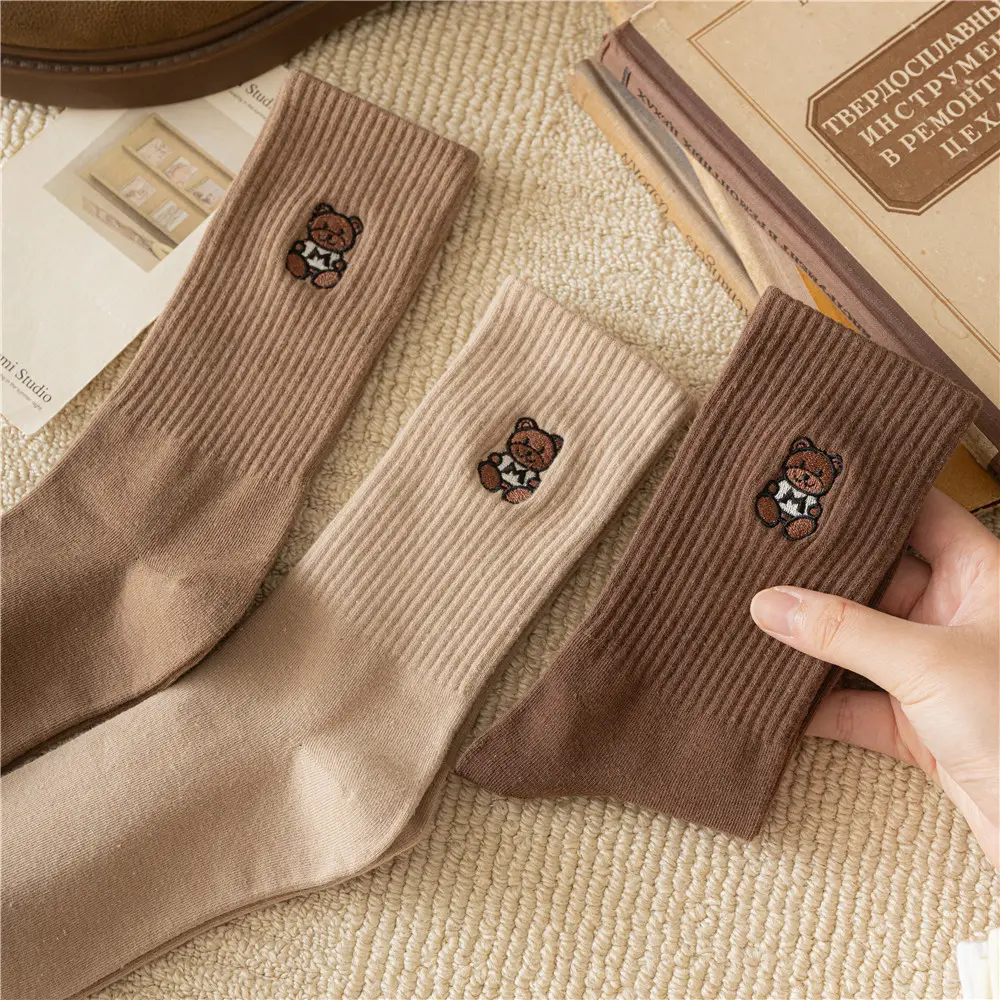 Chaussettes de haute qualité avec broderie ours, chaussettes mignonnes brunes pour femmes