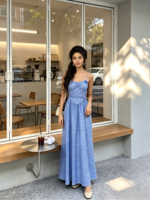 Robe longue décontractée sans manches pour femme, style empire, à rayures romaines et décoration florale sur la poitrine, dernière mode été 2026, vente en gros