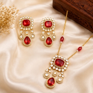 Elegante Juego de Collar y Aretes de Plata 925 con Piedras Rojas y Cuentas Blancas, Joyería Nupcial India Tradicional - Product Image 1