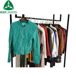 Chaqueta de cuero Usada de segunda mano, Ropa Usada Italia - Product Image 5