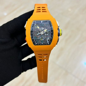 นาฬิกาสปอร์ตผู้ชายสไตล์มินิมอลของดีไซเนอร์ระดับไฮเอนด์ ตัวเรือนคาร์บอนไฟเบอร์สีส้ม พร้อมสายยาง  พร้อมฟังก์ชั่นโครโนกราฟและมาตรวัดความเร็ว - Product Image 1