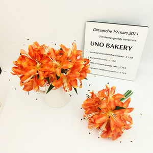 Bouquet de 6 tiges de lys artificiel en tissu de soie de 30 cm, fausse lys de montagne avec 6 feuilles pour la maison, les mariages et les fêtes - Product Image 2