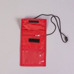 Porte-badge personnalisé avec logo et motif de dessin animé, étui de voyage pour passeport et porte-cartes promotionnel - Product Image 3