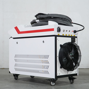 Machine de soudage laser à fibre portative refroidie par eau 4-en-1 pour la découpe et le nettoyage de l'acier au carbone, de l'acier inoxydable et de l'aluminium - Product Image 3