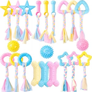 Juguete masticable para gatos en forma de estrella con borlas de tela, limpiador de dientes de felpa colorido para gatos de interior, tamaño pequeño - Product Image 1