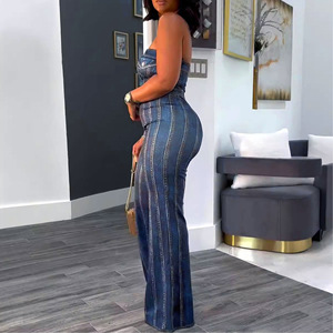 Mono elástico sin mangas con cuello halter y estampado vaquero, con piernas acampanadas, a la moda - Product Image 3