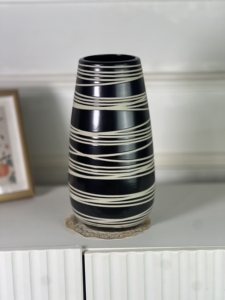 All'ingrosso <span class=keywords><strong>vasi</strong></span> di marmo nero fatti a mano <span class=keywords><strong>vasi</strong></span> di fiori in pietra naturale <span class=keywords><strong>con</strong></span> Design di lusso nordico forma alta per ristoranti - Product Image 3