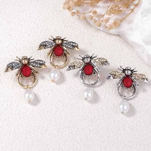 Pendientes de Abeja de Diseño Novedoso, Estilo Retro Europeo, con Perlas Planas Decorativas, Pendientes de Botón Únicos y Exagerados - Product Image 5