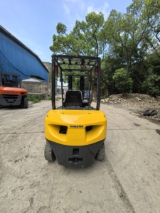 Montacargas diésel Komatsu FD25 usado de 2.5 toneladas, original de Japón, en buen estado, de segunda mano, en oferta. - Product Image 3