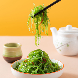 Salade d'algues Wakame assaisonnées sans colorants, verte, style <span class=keywords><strong>Izakaya</strong></span> japonais, apéritif, certifiée IFS, conditionnement en vrac pour le commerce - Product Image 1