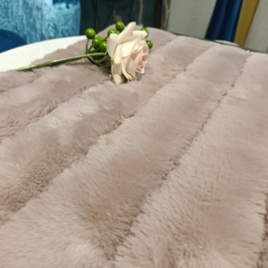 Bán Buôn Sợi Nhỏ Màu Hồng Dài Đống Tổng Hợp <span class=keywords><strong>Plush</strong></span> Faux Rabbit Fur Vải Mềm Lông Thú Nhân Tạo Lông Thú Vải Cho Hàng May Mặc - Product Image 4