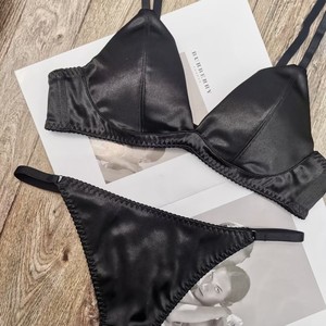 Ensemble de lingerie en satin chaud, soutien-gorge triangle de haute qualité, confortable, sans armatures - Product Image 1