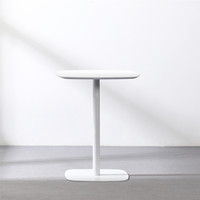 Vente en gros de café ovale moderne en usine, table ronde en bois noir de négociation pour cuisine restaurant avec chaises pour deux