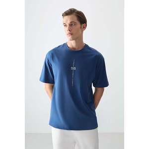 เสื้อยืดพิมพ์ลายผู้ชายทรงโอเวอร์ไซส์เนื้อผ้าคอตตอนหนานุ่ม - 88373 - Parliament - Product Image 4