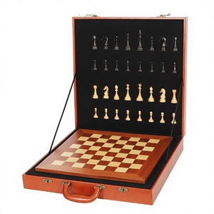 Échecs de luxe personnalisables en coffret cadeau haut de gamme, pièces d'échecs en bois grainé, échiquier en bois, ensemble de luxe pour adultes - Product Image 1