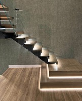 Maßgefertigtes Modernes Indoor L-förmiges Einwangen-Geländer aus weißer Eiche mit schwebendem Design, Glas und Metall für Villen