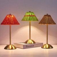 Lampe de table en rotin tissé à la main, rechargeable sans fil, lampe de bureau LED pour restaurant, café, patio, décoration bohème, vente en gros