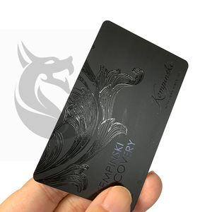 Carte de visite personnalisée de luxe en PVC noir mat, épaisseur 0,76 mm, impression offset avec encre UV en relief, finition brillante/métallique - Product Image 6