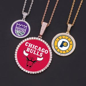 Collier pendentif avec médaillon rond XL de 35/43/68 mm, nouveau, serti de pierres, NBA, bijoux hip-hop, équipes, fans - Product Image 1