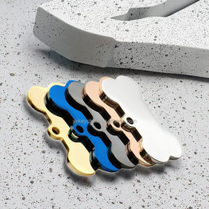 卸売りカスタムステンレス鋼ペットハンギングアクセサリーレーザーカット新年ナショナルデーブランクラベルメッキ金属タグ鋳造 - Product Image 3