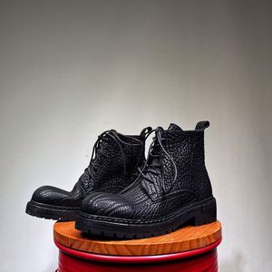 Bottes à lacets pour hommes en cuir de buffle faites à la main avec larges sangles, talons hauts, semelles épaisses, style sombre, chaussures tendance pour l'hiver et l'automne - Product Image 4