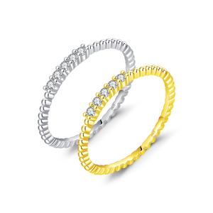แหวนมอสซาไนต์ประกายระยิบระยับ ดีไซน์ Eternity Band เงินแท้ S925 สามารถสวมซ้อนกันได้ แหวนนิ้วยอดนิยมสำหรับผู้หญิง เครื่องประดับสำหรับงานปาร์ตี้ - Product Image 1
