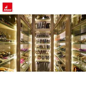 Armario Vestidor de Lujo con <span class=keywords><strong>Puertas</strong></span> de Madera Maciza Tradicional, Cajones Elevados, Puerta de Vidrio, Zapatero, con Luz y Moldura Superior - Product Image 6