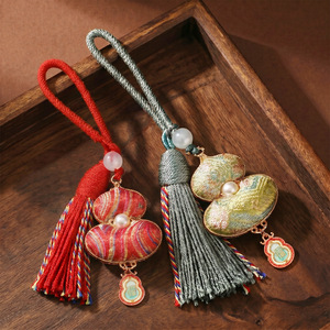 Nouveau collier pendentif gourde en brocart de style chinois pour femmes, style patrimoine culturel immatériel, longue chaîne pour pull - Product Image 1