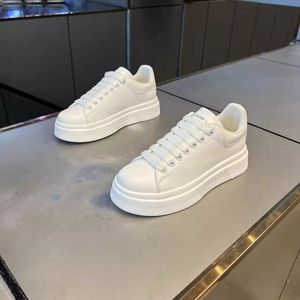 Zapatillas Deportivas Minimalistas Blancas y Negras para Mujer, con Plataforma, de Caña Baja, con Cordones, Casuales, Cómodas, Transpirables, de Moda - Product Image 2