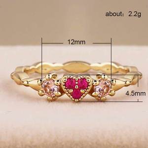 Anello con Cuore in Cristallo Rosso e Corona Dorata per Donne, Accessorio di Moda per Uso Quotidiano - Product Image 5