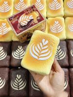 Jouet Squishy Hachimi Latte Art Gâteau Super Doux à Remontée Lente, Dessert Réaliste Anti-Stress à Presser, Jouets Fidget en Gros