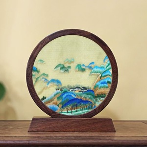 Figura de Caballo Bordada de Doble Cara en Madera de Nogal, Artesanía de Patrimonio Cultural Inmaterial, Regalo para el Año Nuevo Chino - Product Image 2