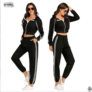 <span class=keywords><strong>S</strong></span> <span class=keywords><strong>M</strong></span> L Xl Giản Dị Ngoài Trời Của Phụ Nữ Dài Tay Áo <span class=keywords><strong>S</strong></span>ọc Giải Trí Velour Dây Kéo lên 2 <span class=keywords><strong>M</strong></span>ảnh Thể Thao Tracksuit Set Sweatsuit Với Túi - Product Image 1