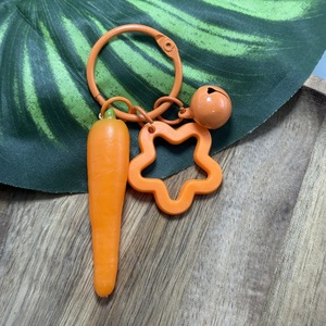 Pendentif Carotte Artificielle Lidao en PVC de Bonne Qualité, Porte-clés Amusant en Plastique Durable avec Impression UV, Décoration Alimentaire Ludique pour la Photographie - Product Image 4