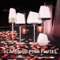 Elegante Flamingo-Weingläser aus Rosa Kristallglas mit Schräg-Konkavem Boden Handgefertigte Kelche für Weiß- und Rotwein